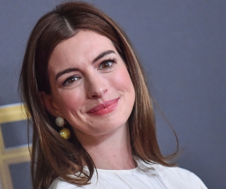 Anne Hathaway’s Height, Weight, Dating History, Body Measurements, Net Worth & More